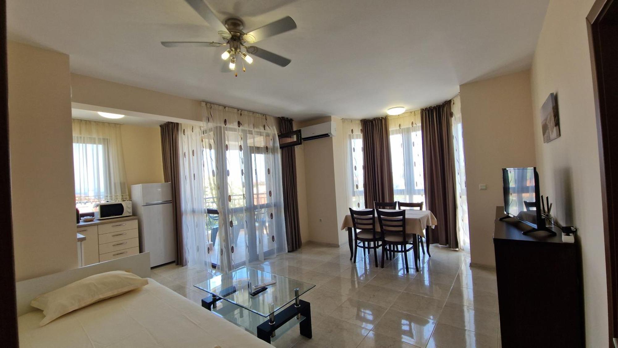 Luxury Ekaterina Apartment