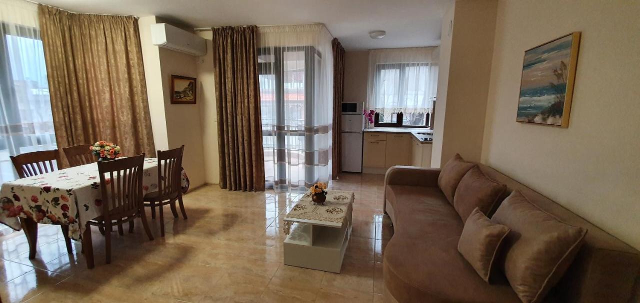 Luxury Ekaterina Apartment